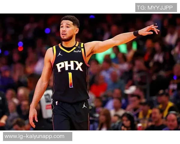 太阳老板穿布克签名鞋出席名人赛球员亲自请求展现支持与合作精神